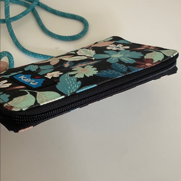 KAVU Floral Crossbody Wallet Case - Black and Teal - Picture 5 of 5